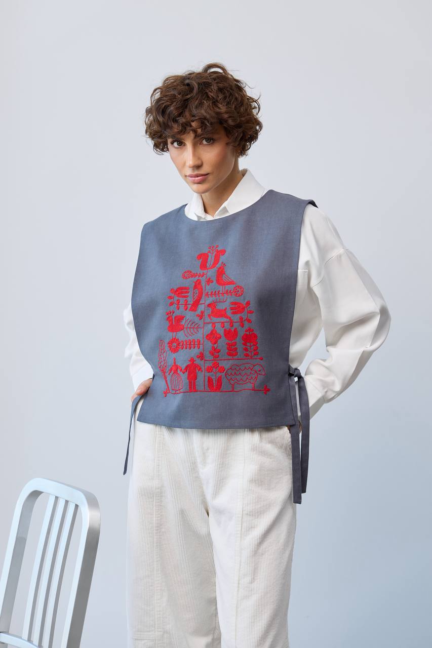 Жіноча вишита манішка Етно код  (сіра з червоним) hover image