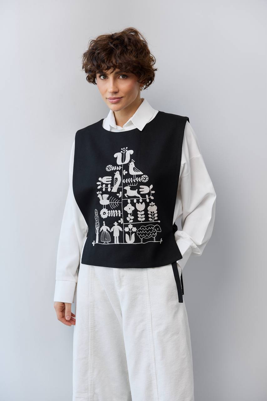 Жіноча вишита манішка Етно код  (чорна з молочним)