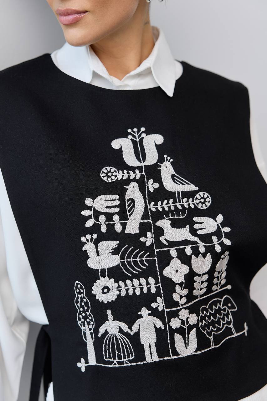 Жіноча вишита манішка Етно код  (чорна з молочним) hover image