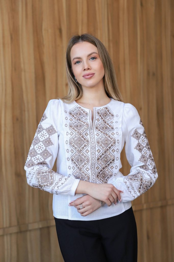 Жіноча вишиванка Горгани (біла з сірим)