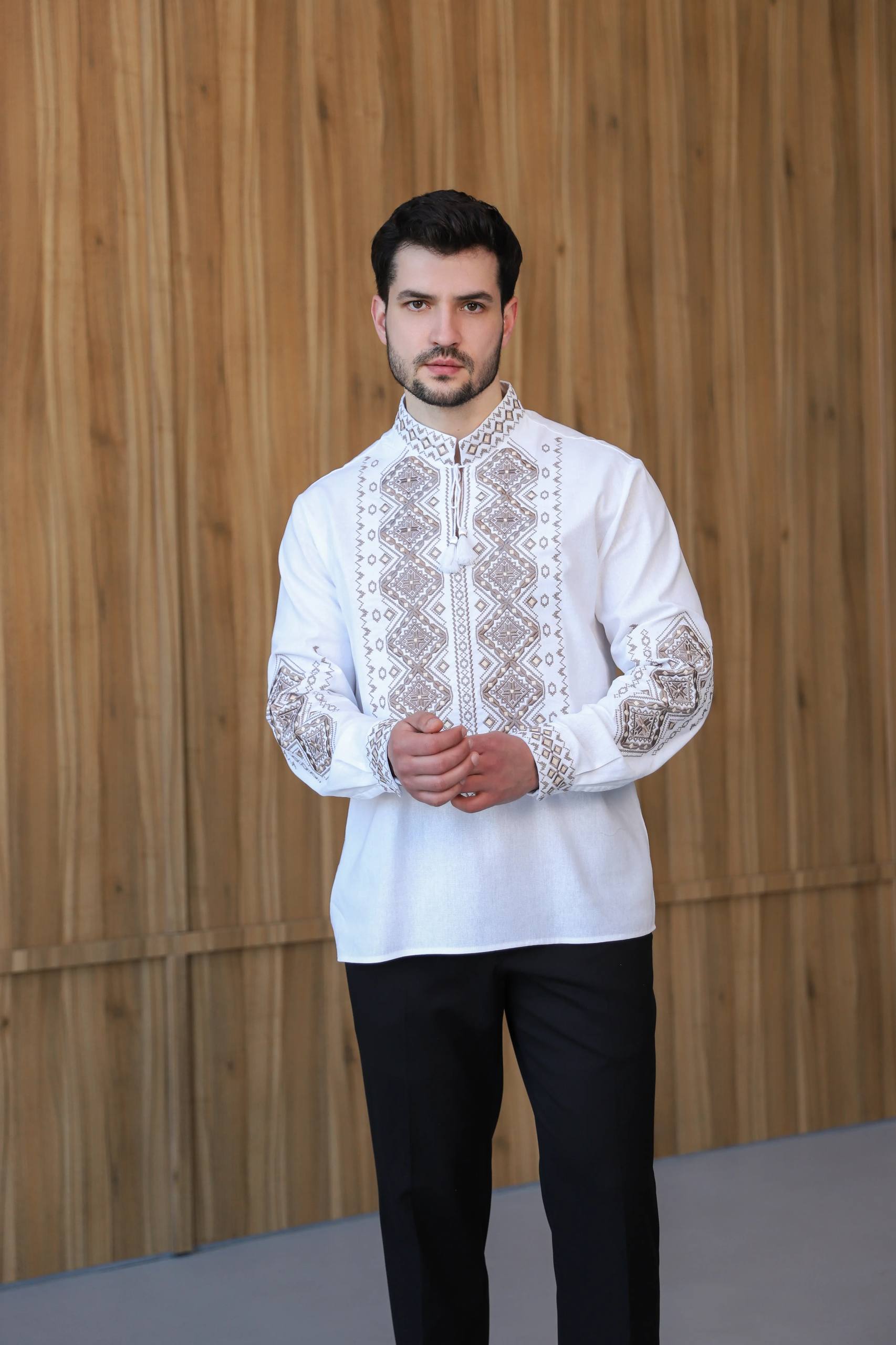 Чоловіча вишиванка Горгани (біла з сірим)