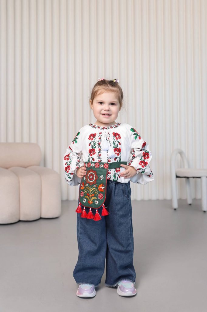 Вишита дитяча ладунка Мальвінка  (темно-зелена)