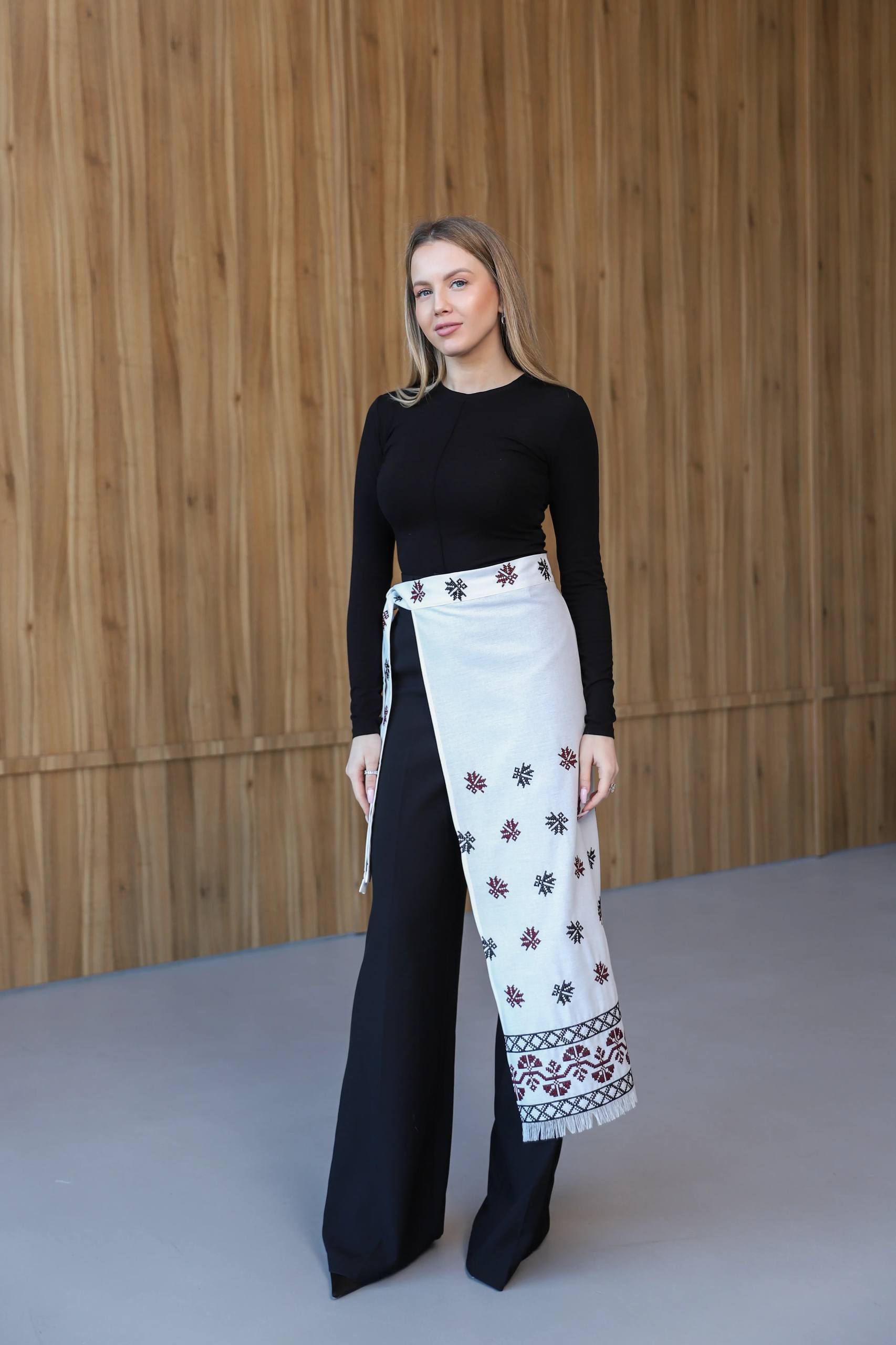 Вишита припинда Мерехт  (молочна) hover image