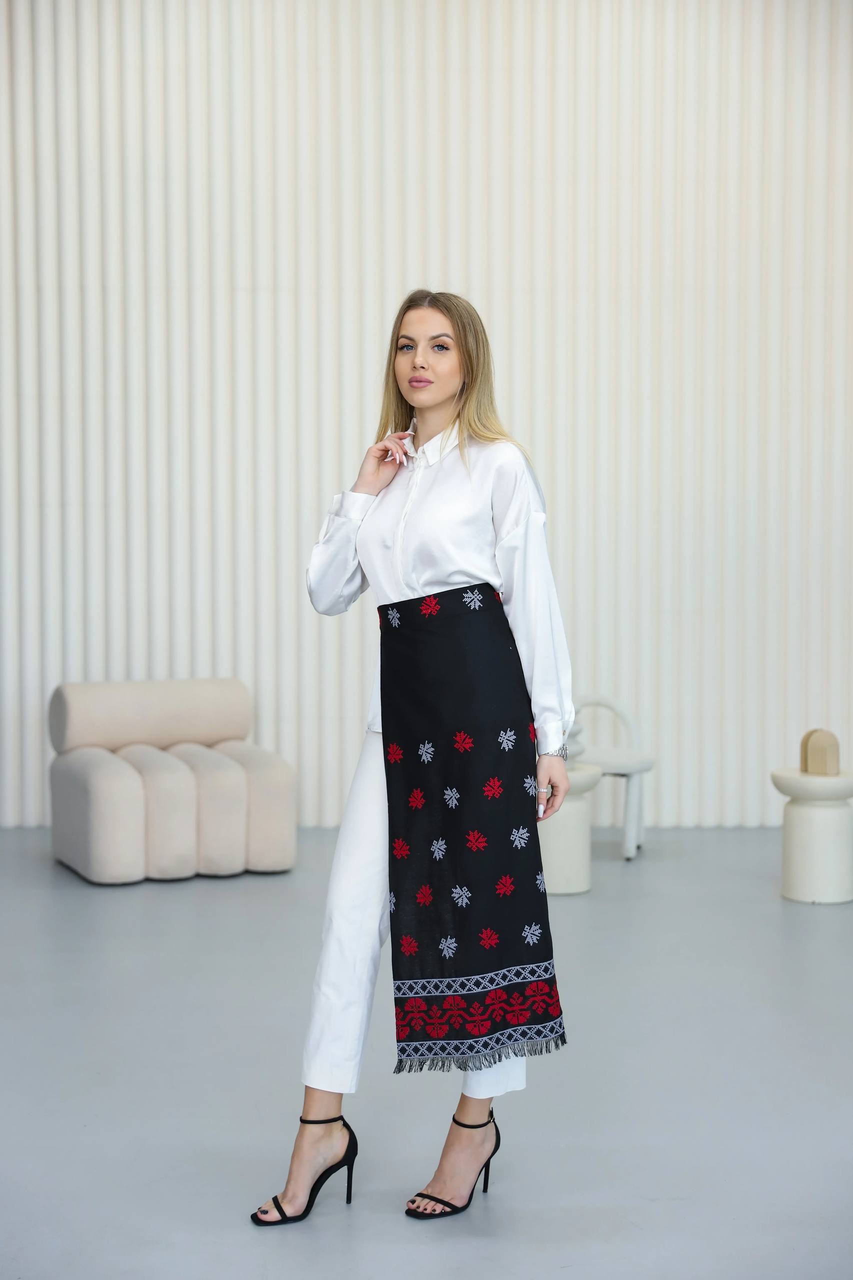 Вишита припинда  Мерехт (чорна)