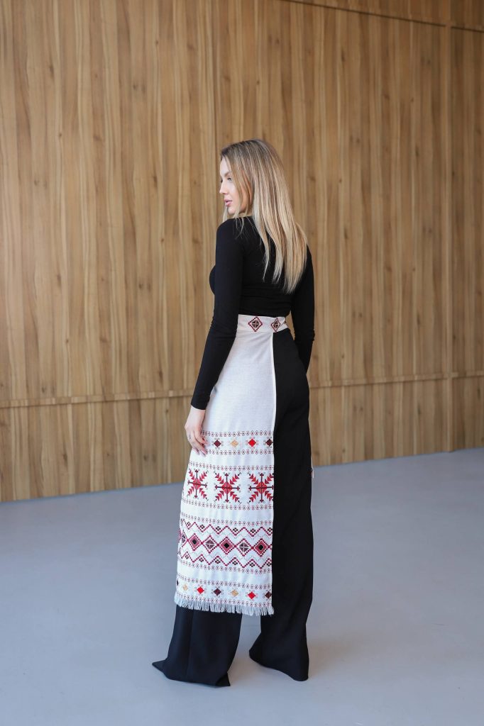 Вишита припинда  Сяйво  (молочна)