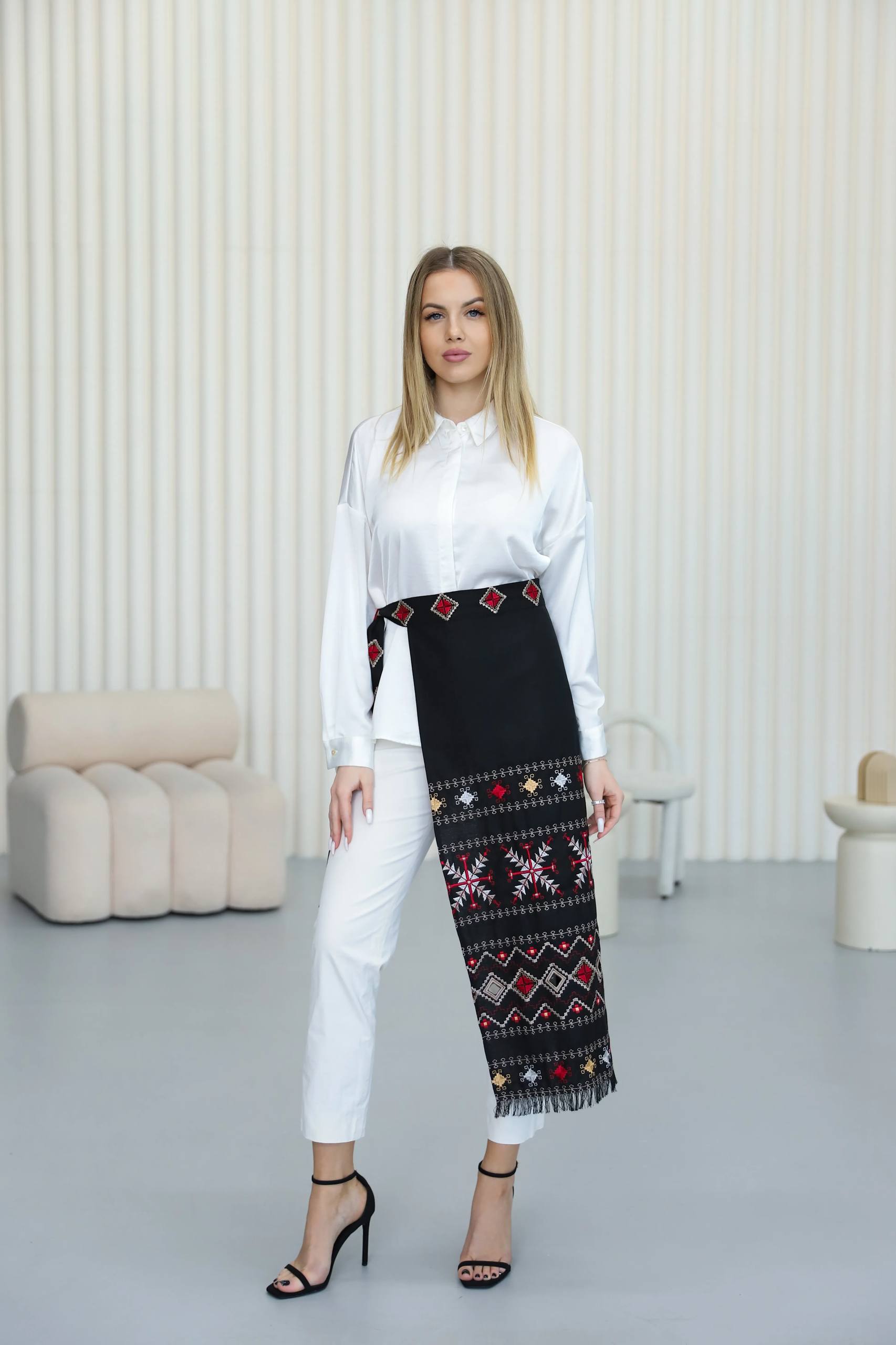 Вишита припинда  Сяйво (чорна) hover image