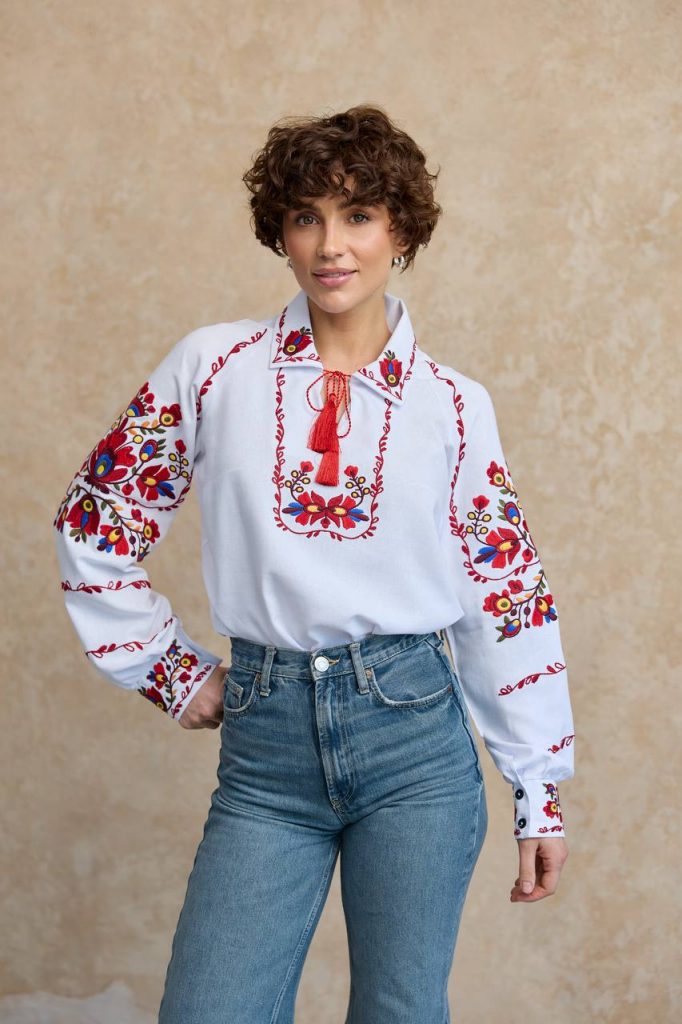 Жіноча вишиванка Яворівщина (біла з червоним)