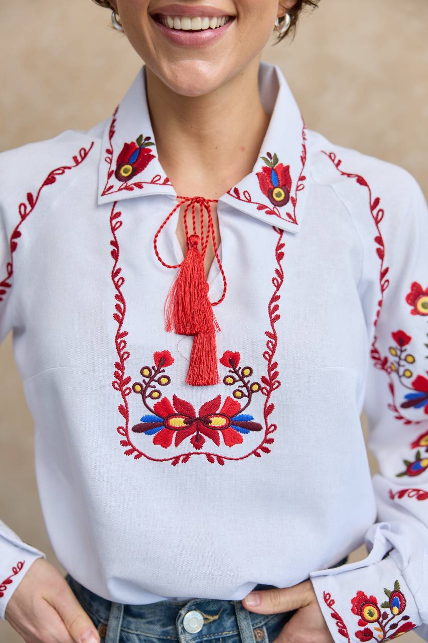Жіноча вишиванка Яворівщина (біла з червоним)