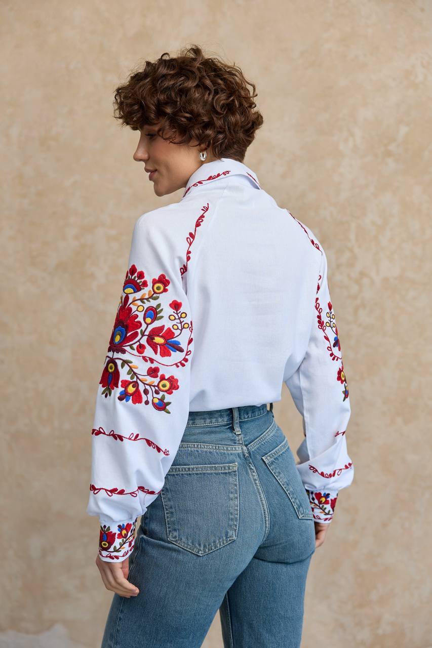 Жіноча вишиванка Яворівщина (біла з червоним)