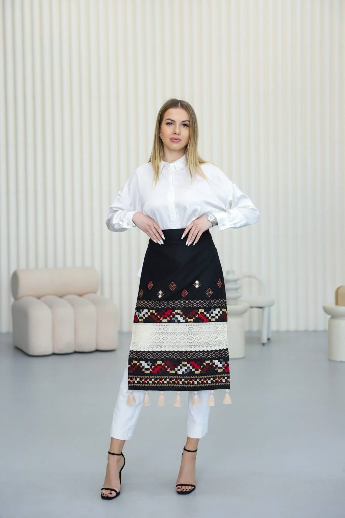 Вишита припинда Косовиця (чорна)