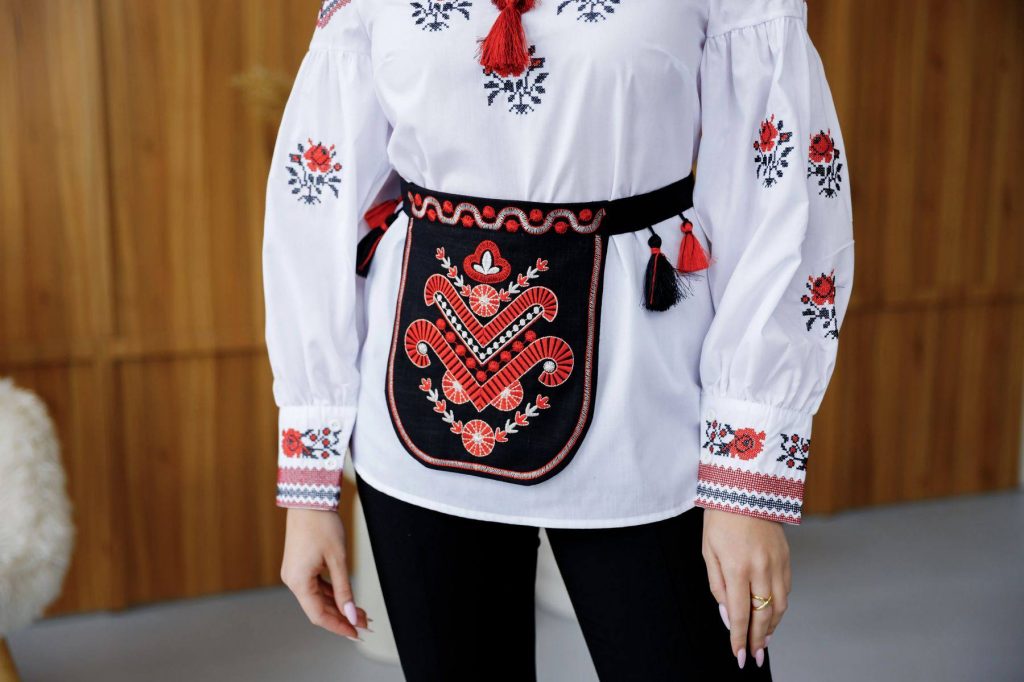 Вишита дитяча ладунка Символ роду (чорна)