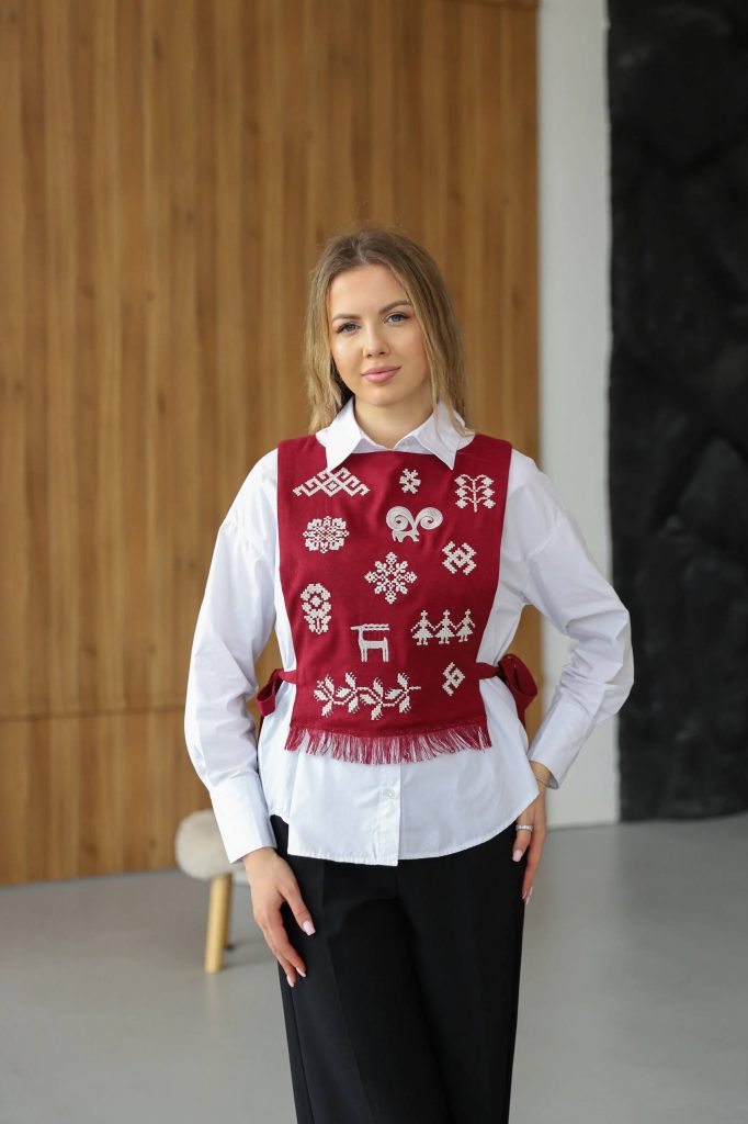 Жіноча вишита манішка  Яровиця  (бургунді)