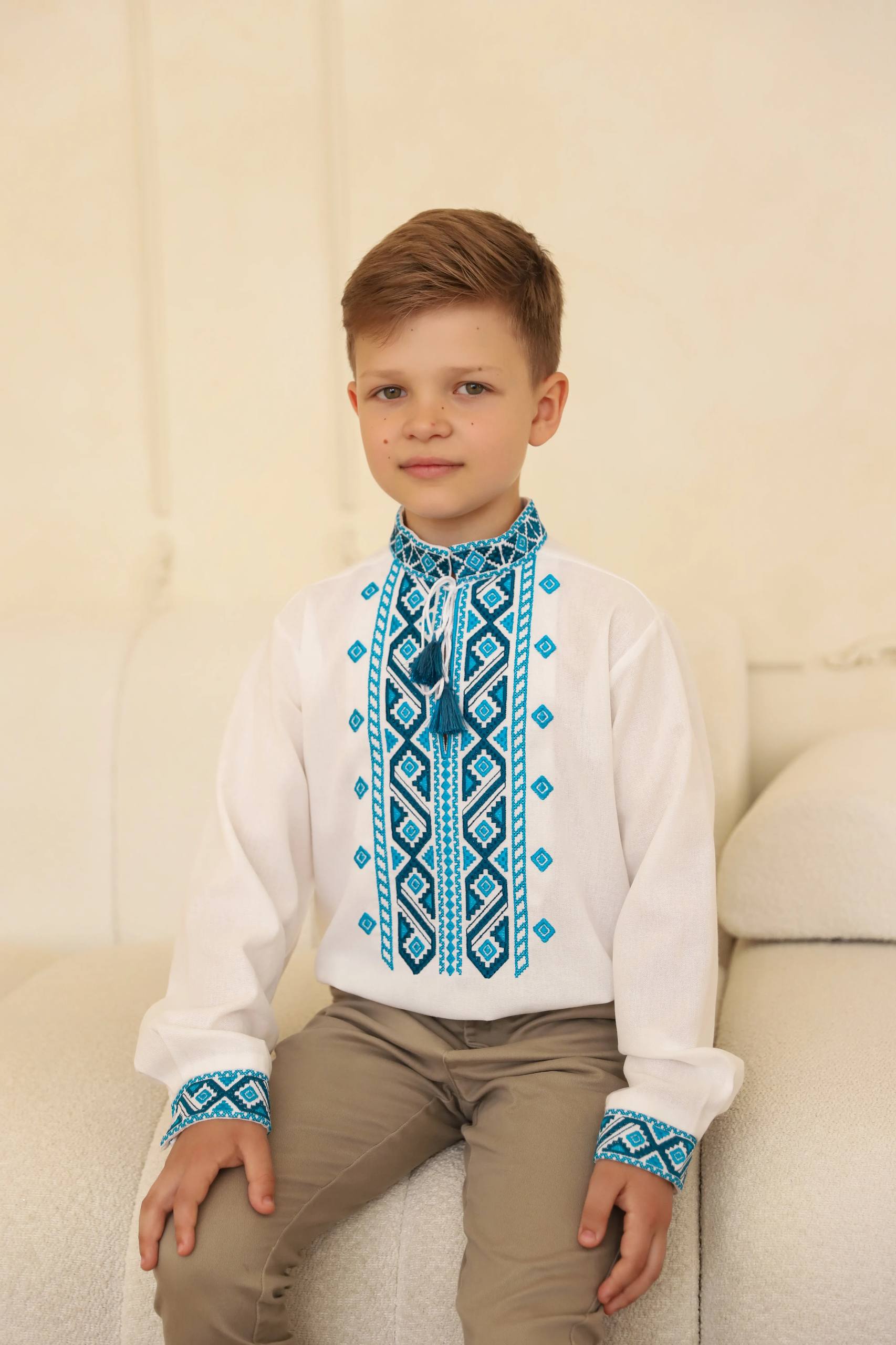 Вишиванка для хлопчика Нестор (біла з бірюзою )