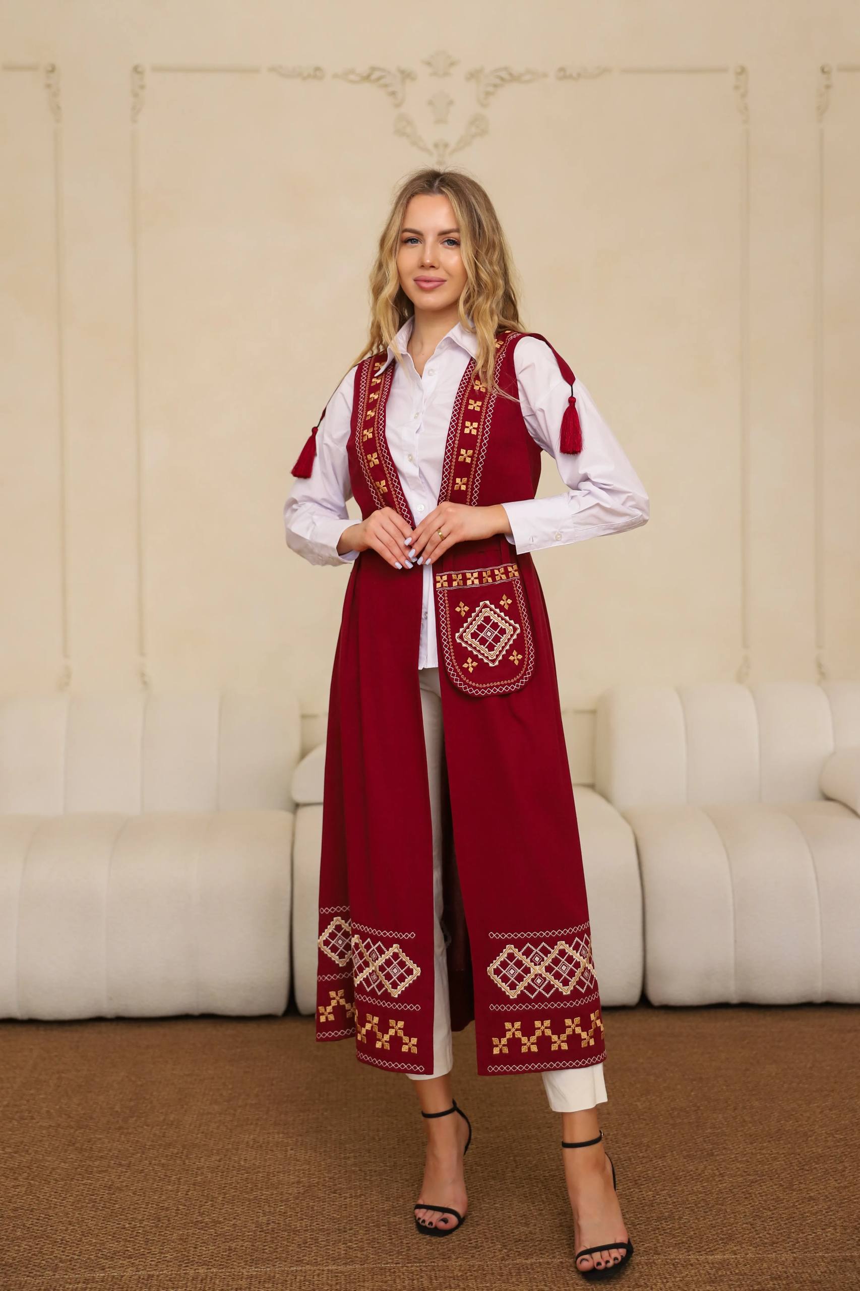 Жіночий  вишитий кардиган + ладунка Каприз (бургунді)