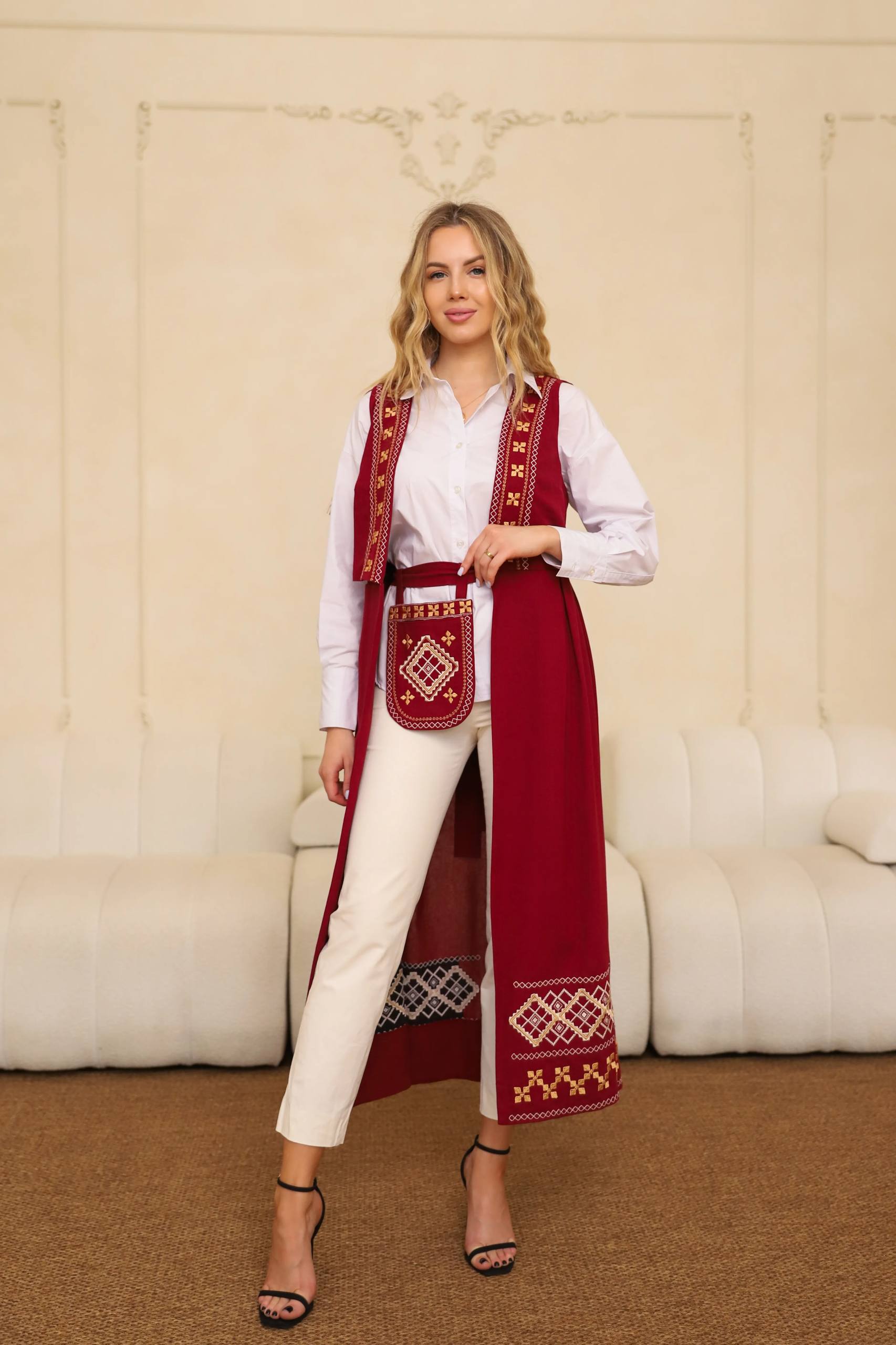 Жіночий  вишитий кардиган + ладунка Каприз (бургунді)