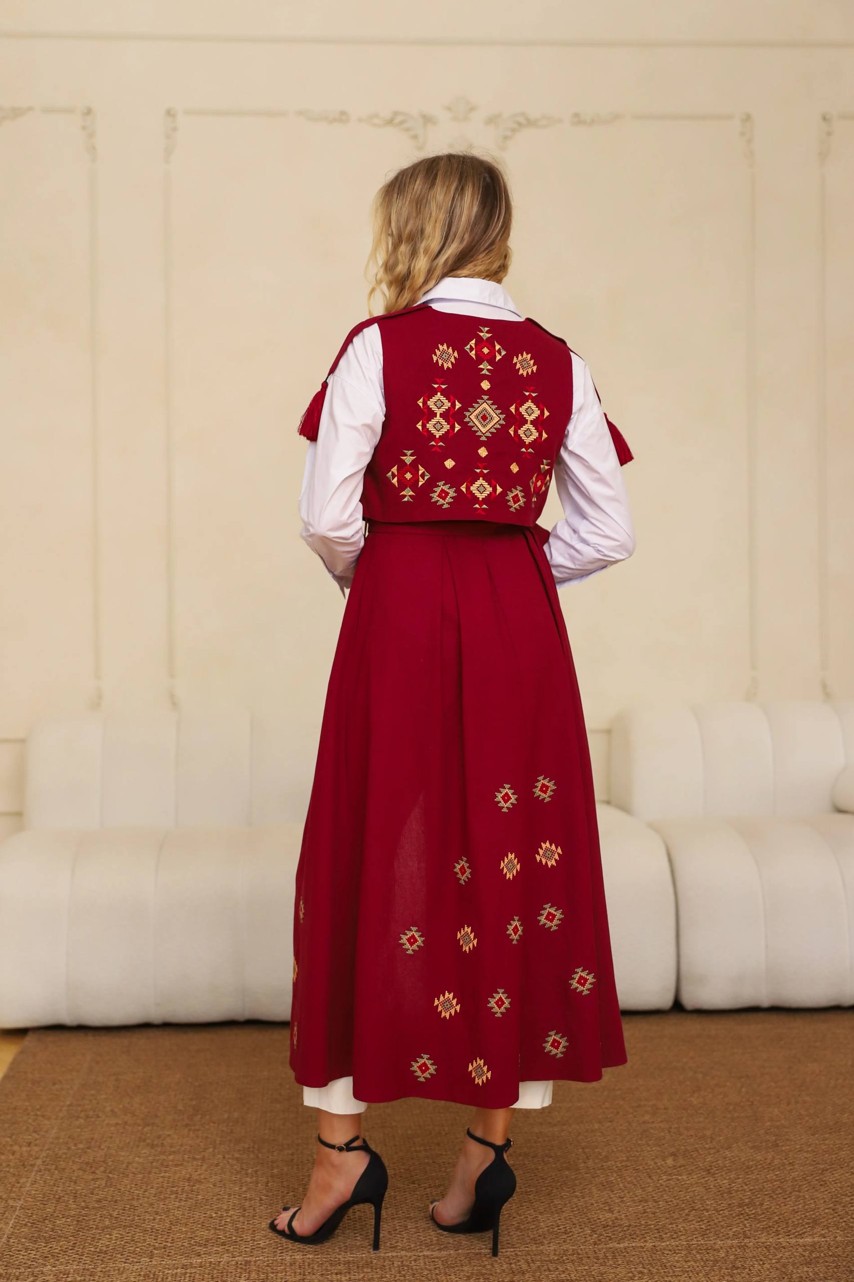 Жіночий  вишитий кардиган + ладунка Осяйна (бургунді)