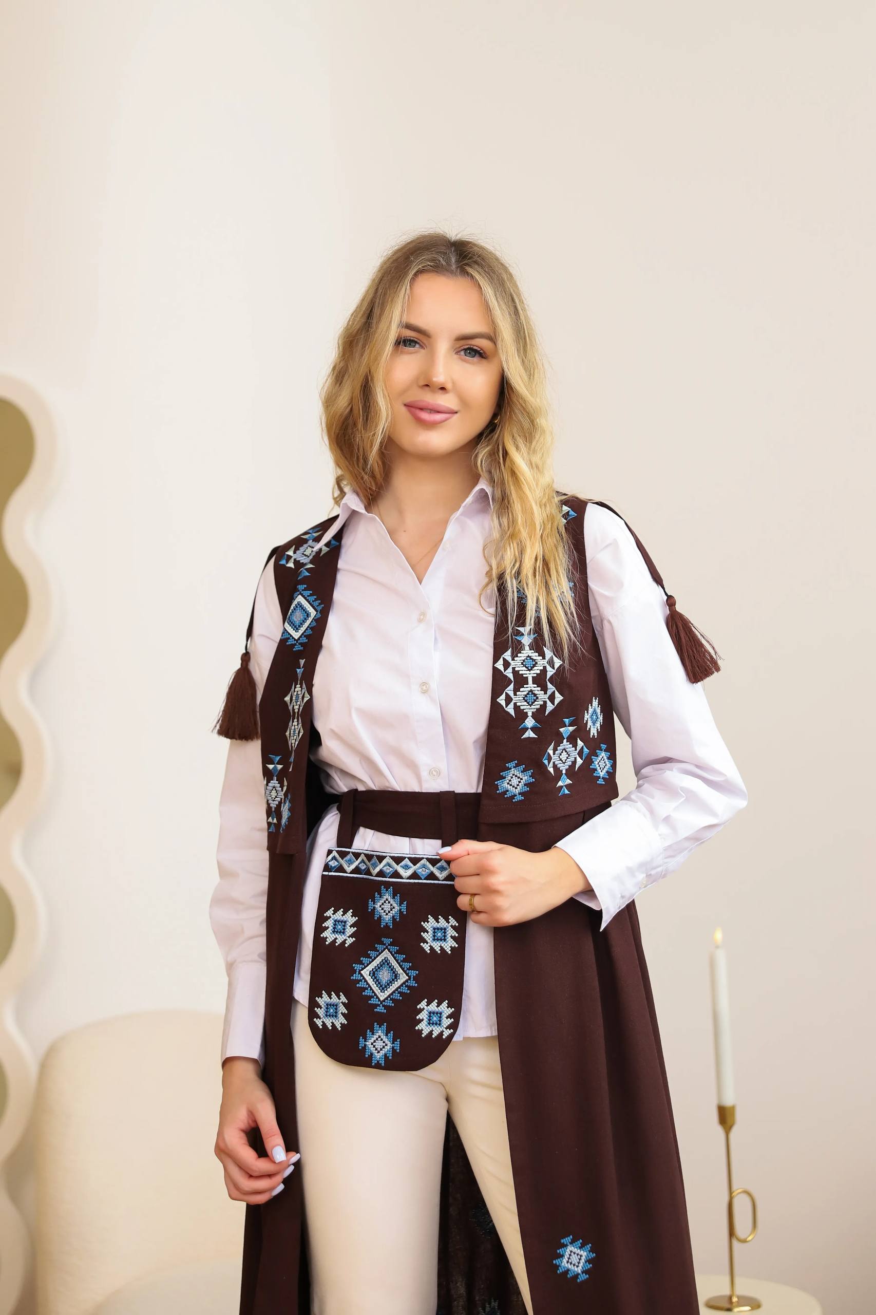 Жіночий  вишитий кардиган + ладунка Осяйна (шоколадна)